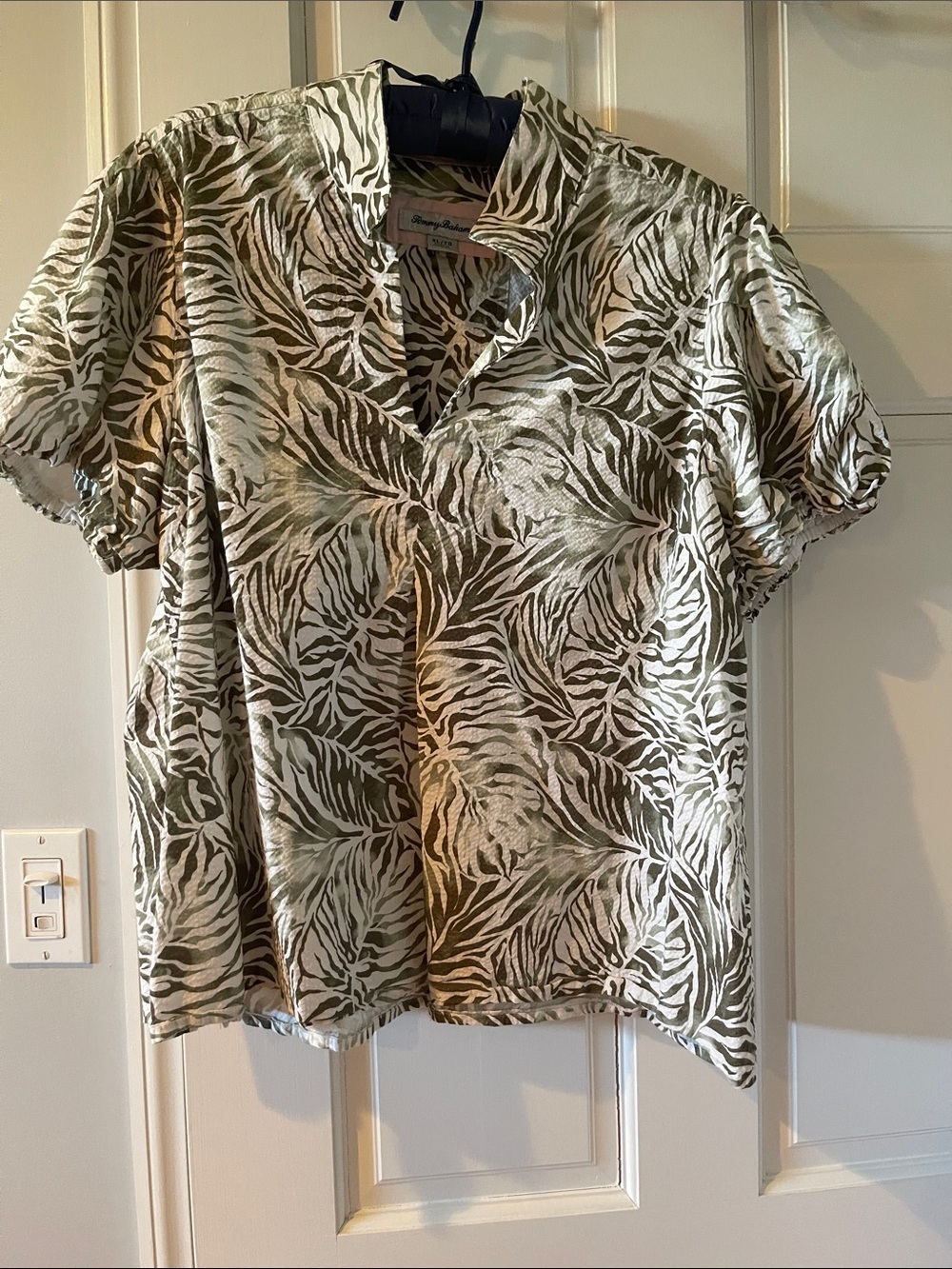 Tommy Bahama Green and White Leaf Print Short Sleeve Top